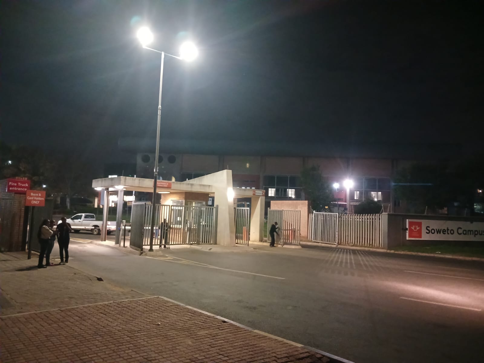 Onyx Lite Solar Street Light - Sustainable.co.za